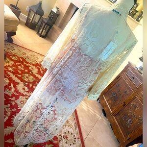 Gorgeous NWT Lace Duster Kimono Size Medium in Cream Color